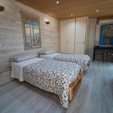 Domus Vesuvia Bed & Breakfast ตอร์เร อันนุนซิอาตา ภายนอก รูปภาพ