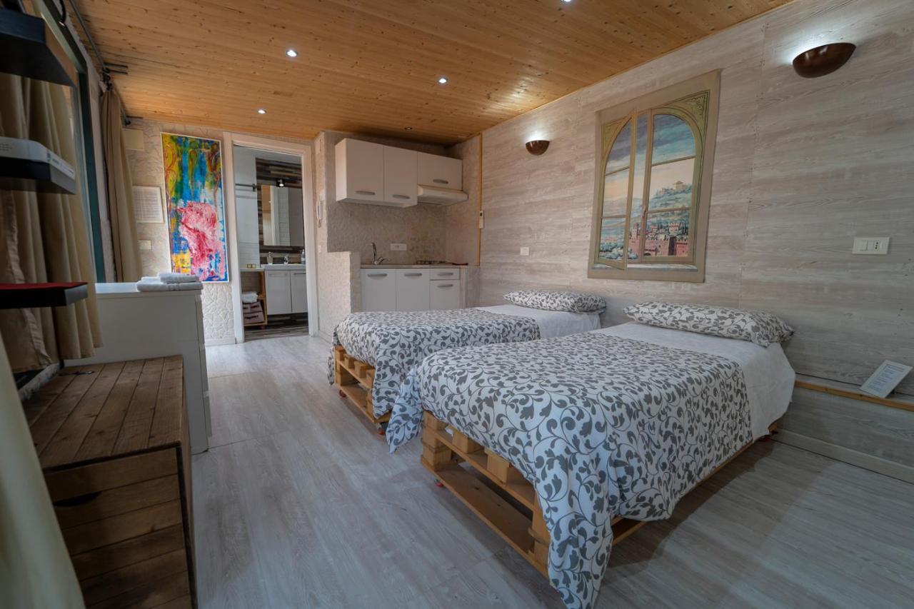 Domus Vesuvia Bed & Breakfast ตอร์เร อันนุนซิอาตา ภายนอก รูปภาพ