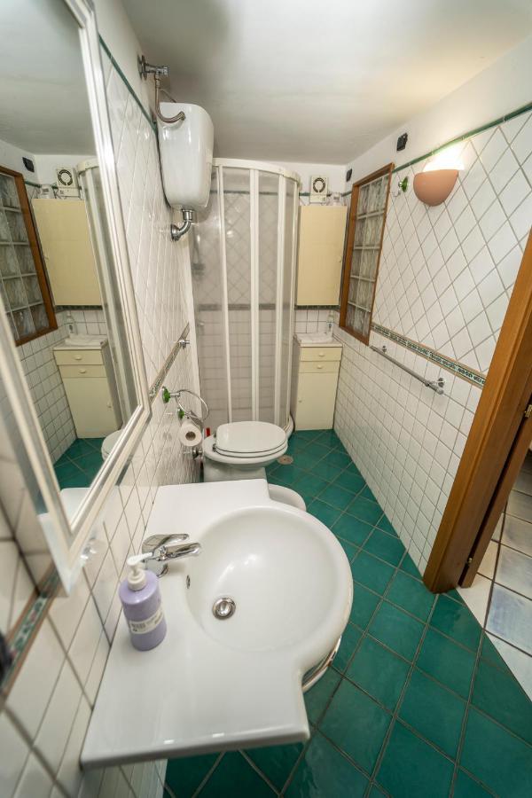 Domus Vesuvia Bed & Breakfast ตอร์เร อันนุนซิอาตา ภายนอก รูปภาพ